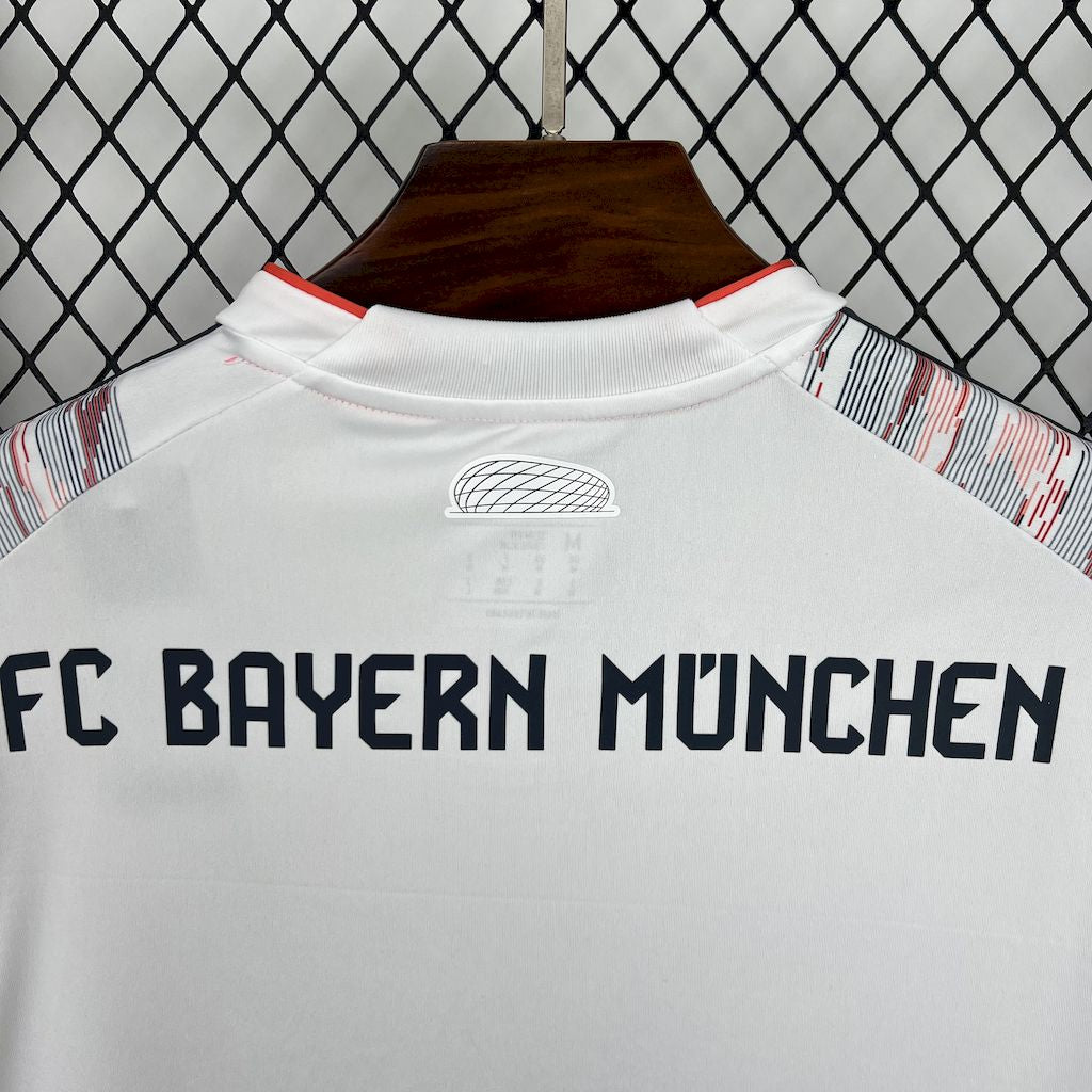 BAYERN MUNICH AWAY 25/26
