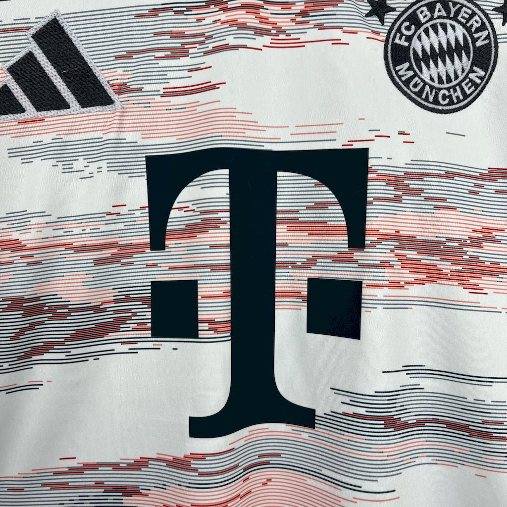 BAYERN MUNICH AWAY 25/26